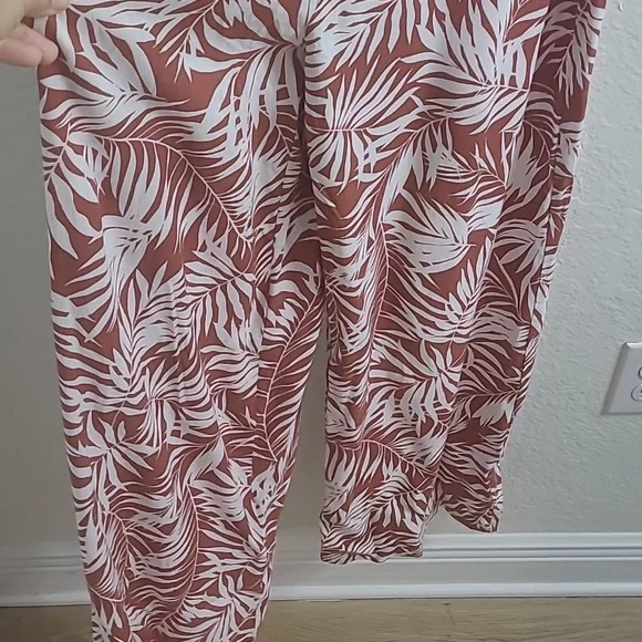 Derek Heart Red and White Leaf Print Jump Suit  Size M - Picture 7 of 9